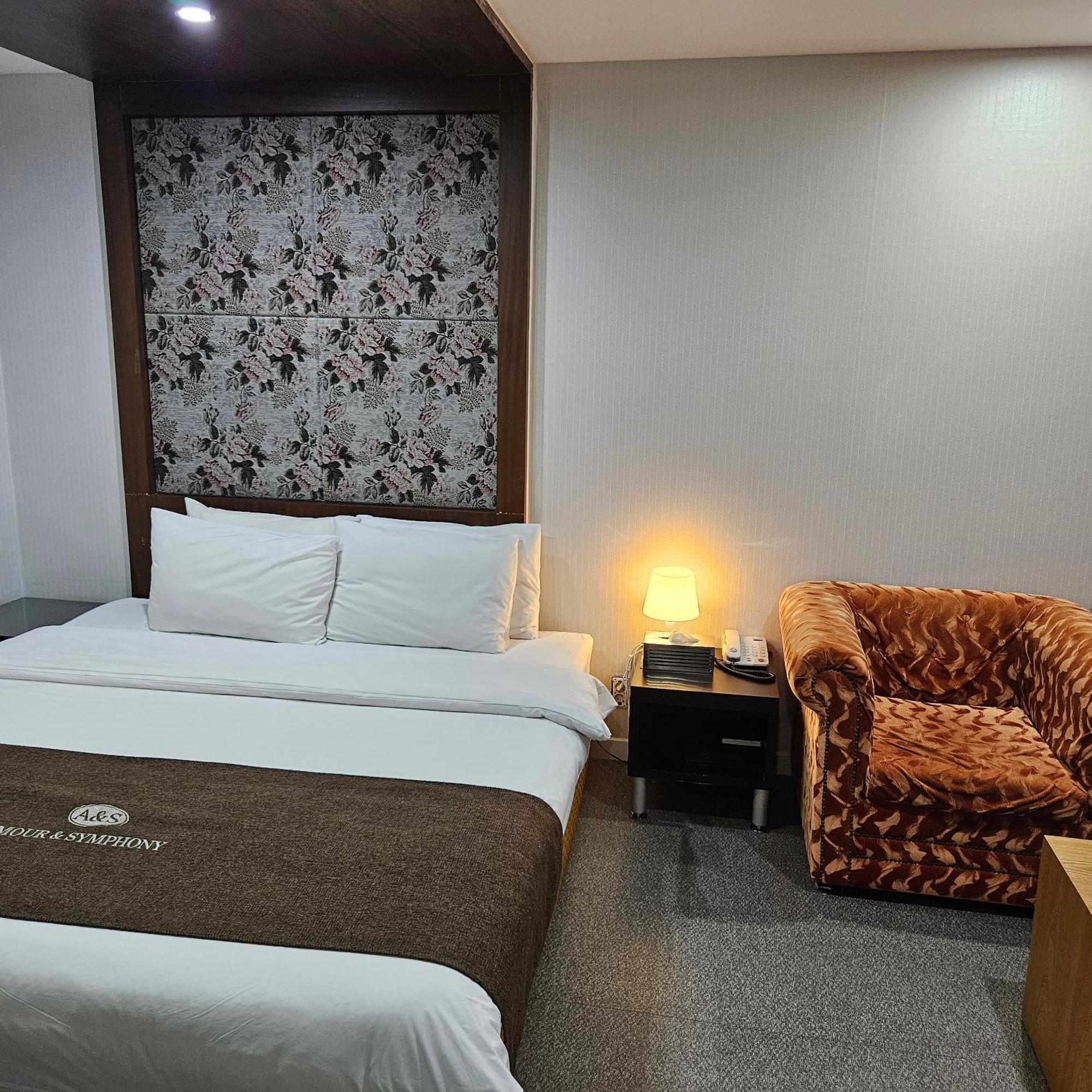Amour Hotel Suwon Exteriér fotografie