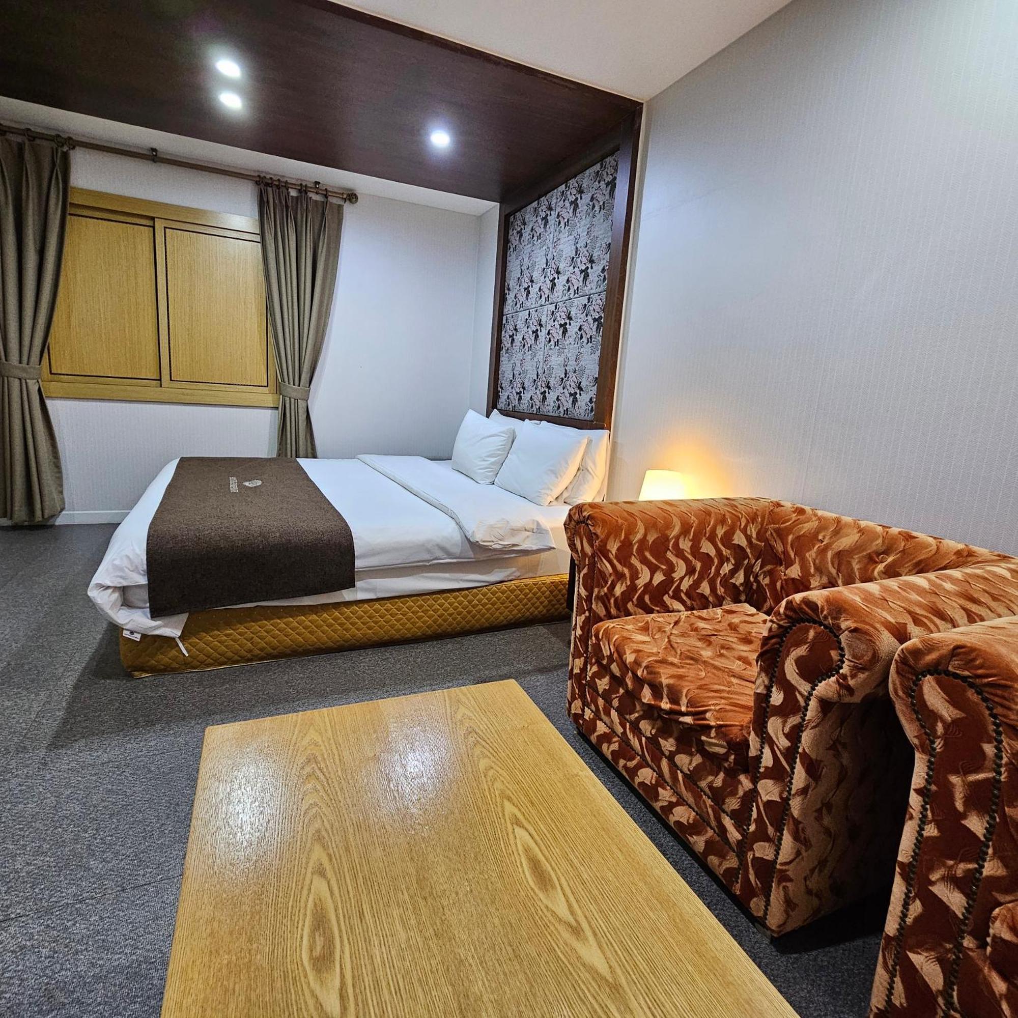 Amour Hotel Suwon Exteriér fotografie