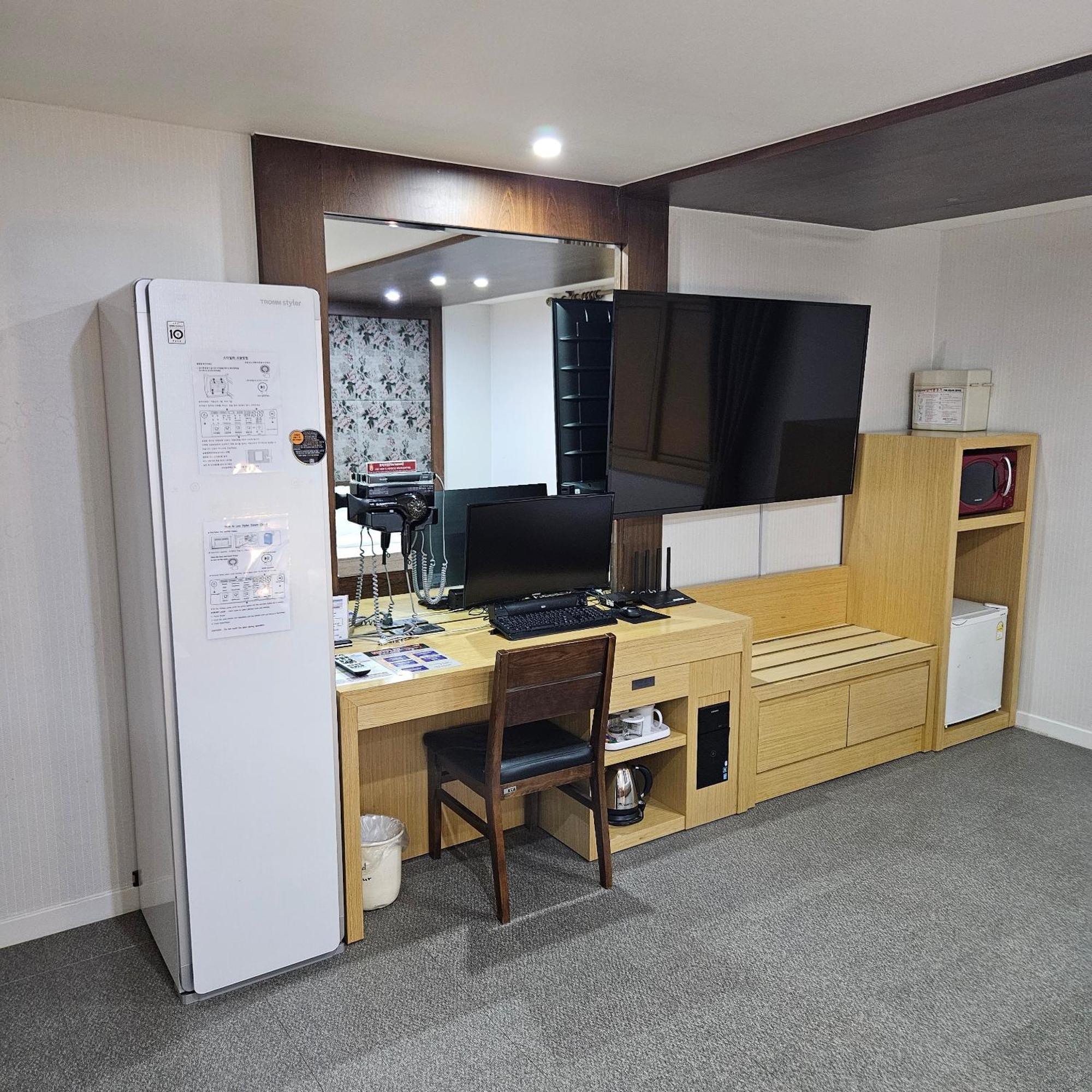 Amour Hotel Suwon Exteriér fotografie