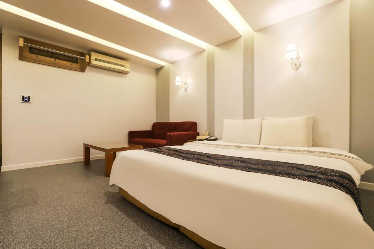 Amour Hotel Suwon Exteriér fotografie