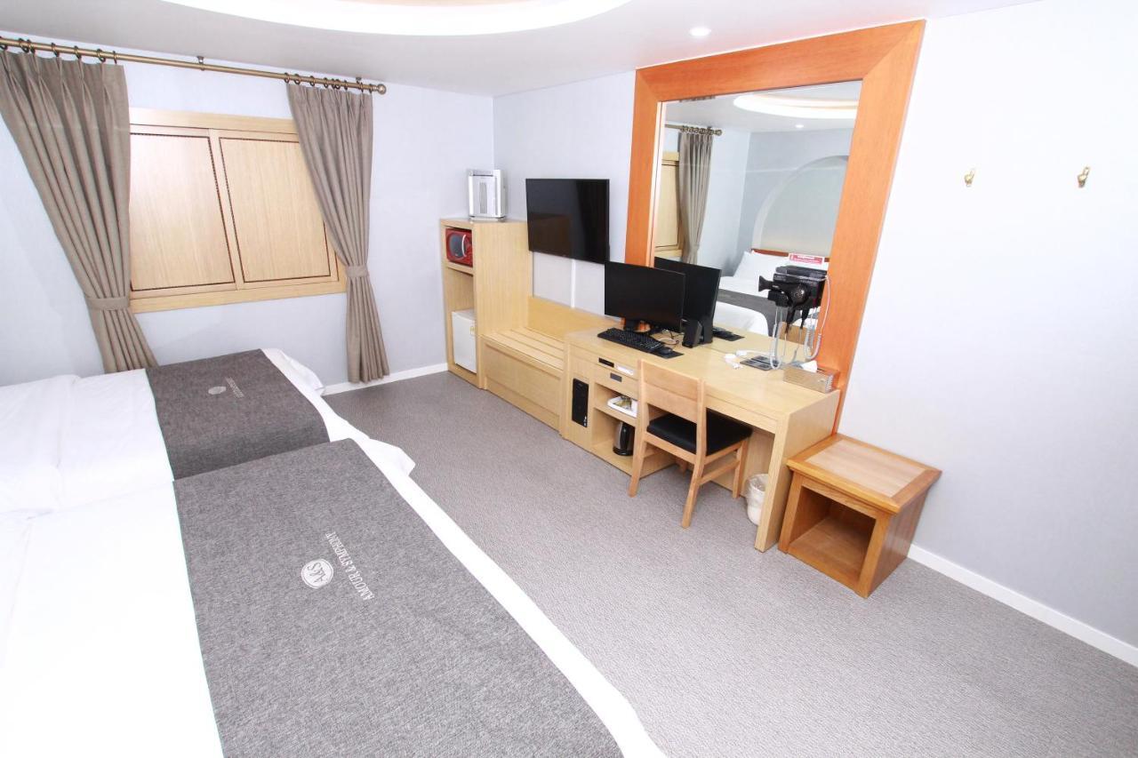 Amour Hotel Suwon Exteriér fotografie